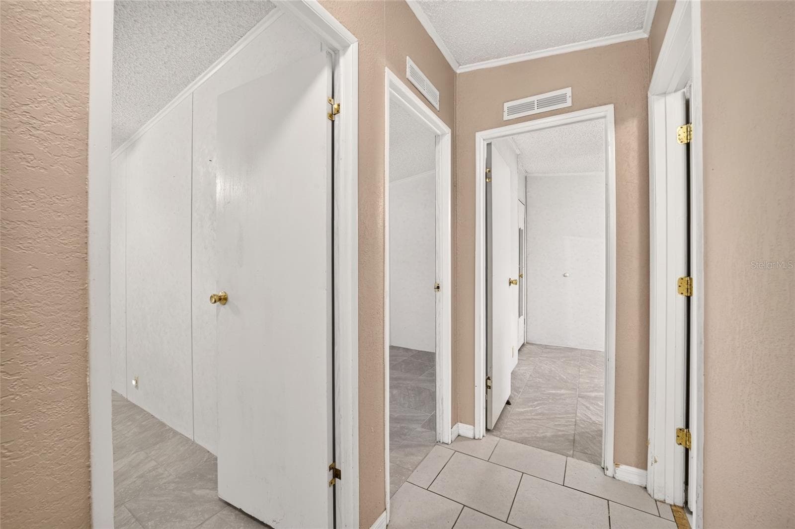 Hallway - 15355 SE 113TH STREET RD, OCKLAWAHA