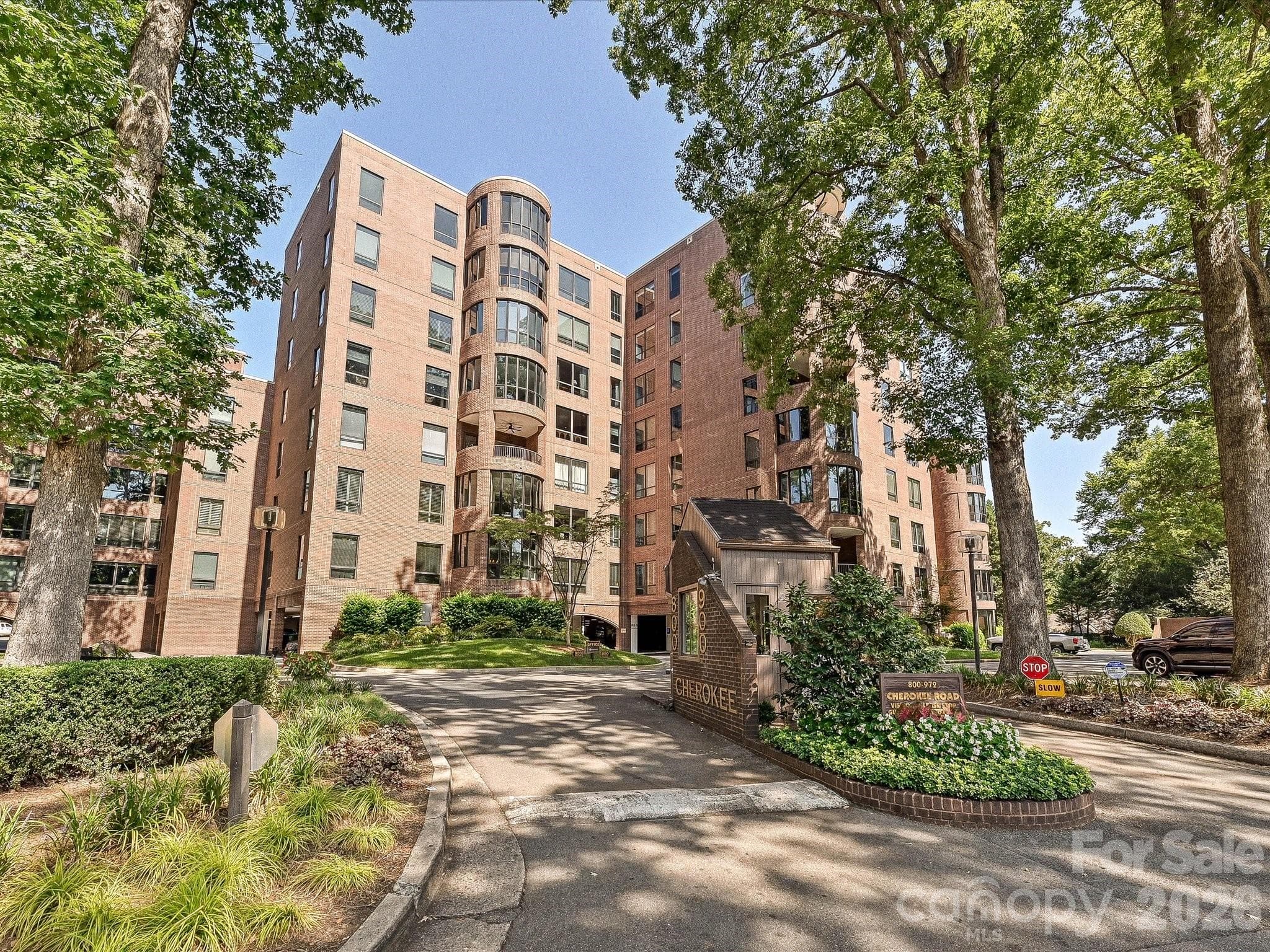 800 Cherokee with attended gate house - 806 Cherokee Road, Charlotte
