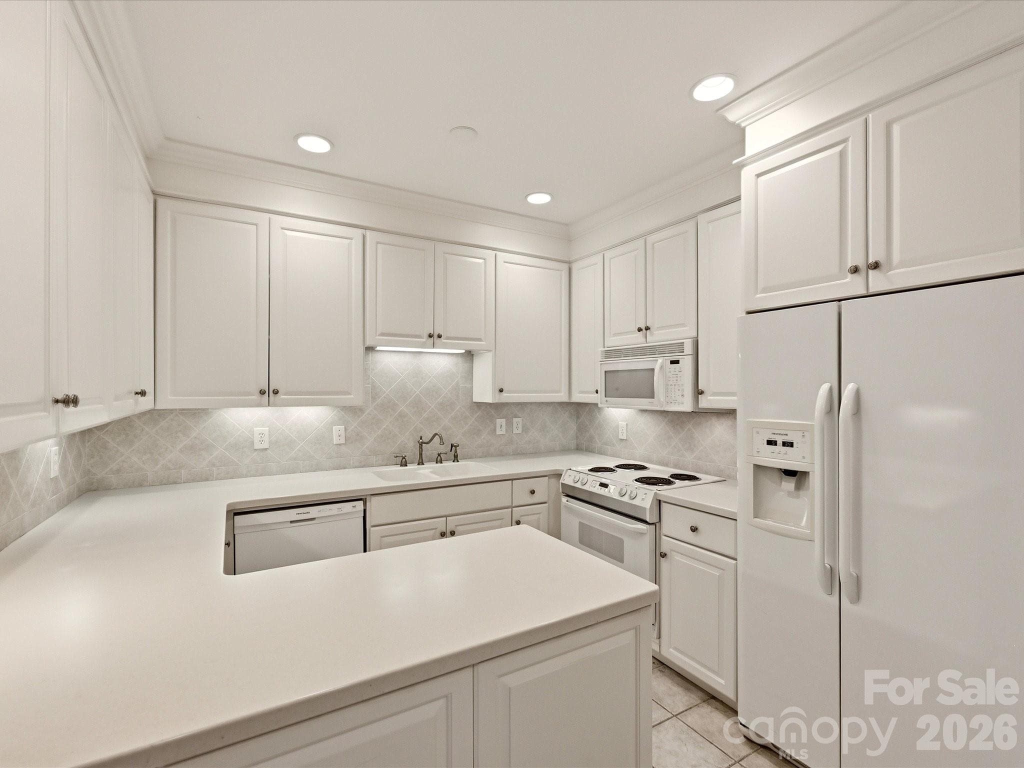 Condominium at 806 Cherokee Road, Charlotte, photo 15 of 42