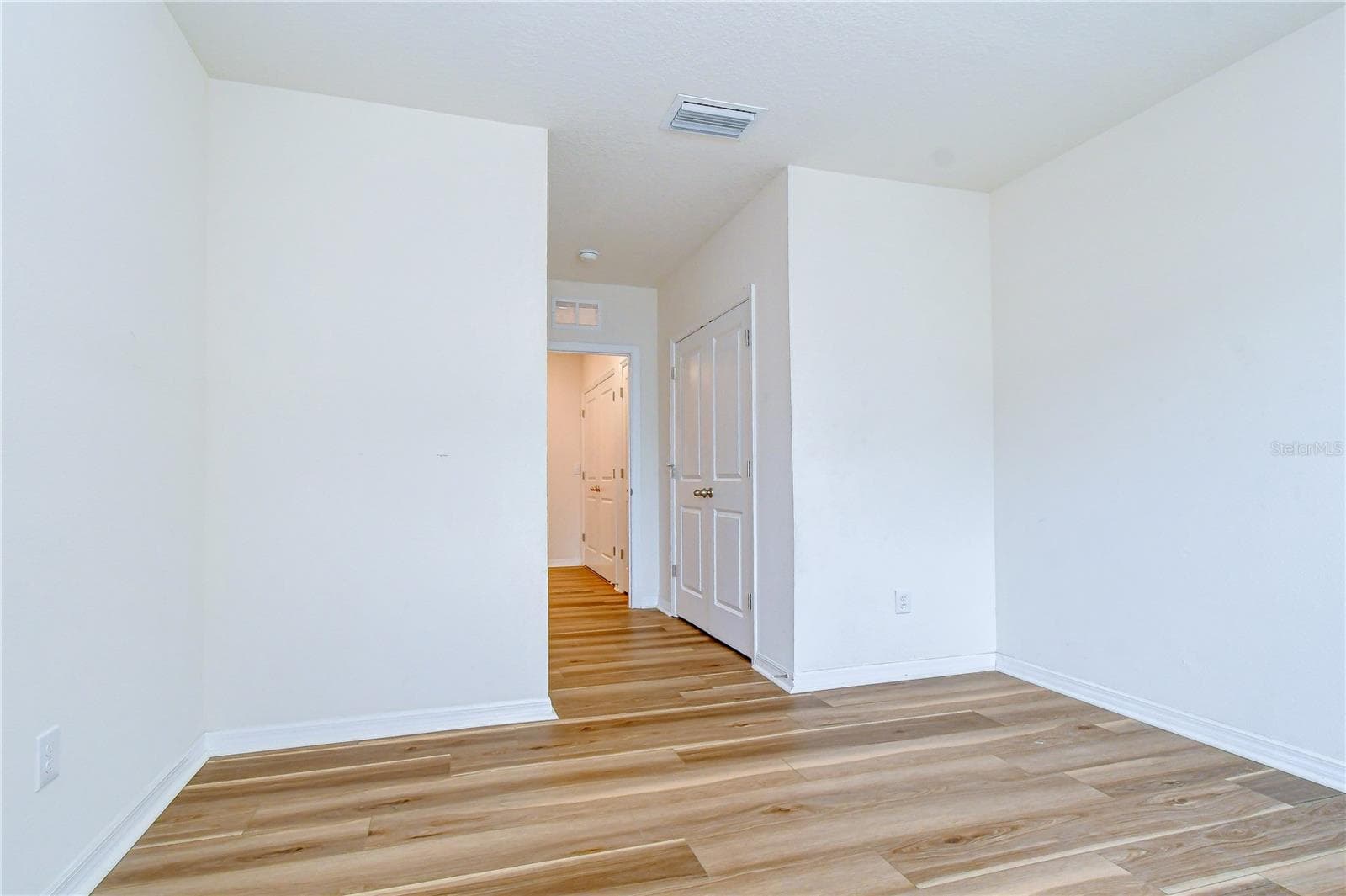 Additional light-filled upstairs bedroom with carpet-free flooring. - 3326 PLEASANT WILLOW CT, BRANDON