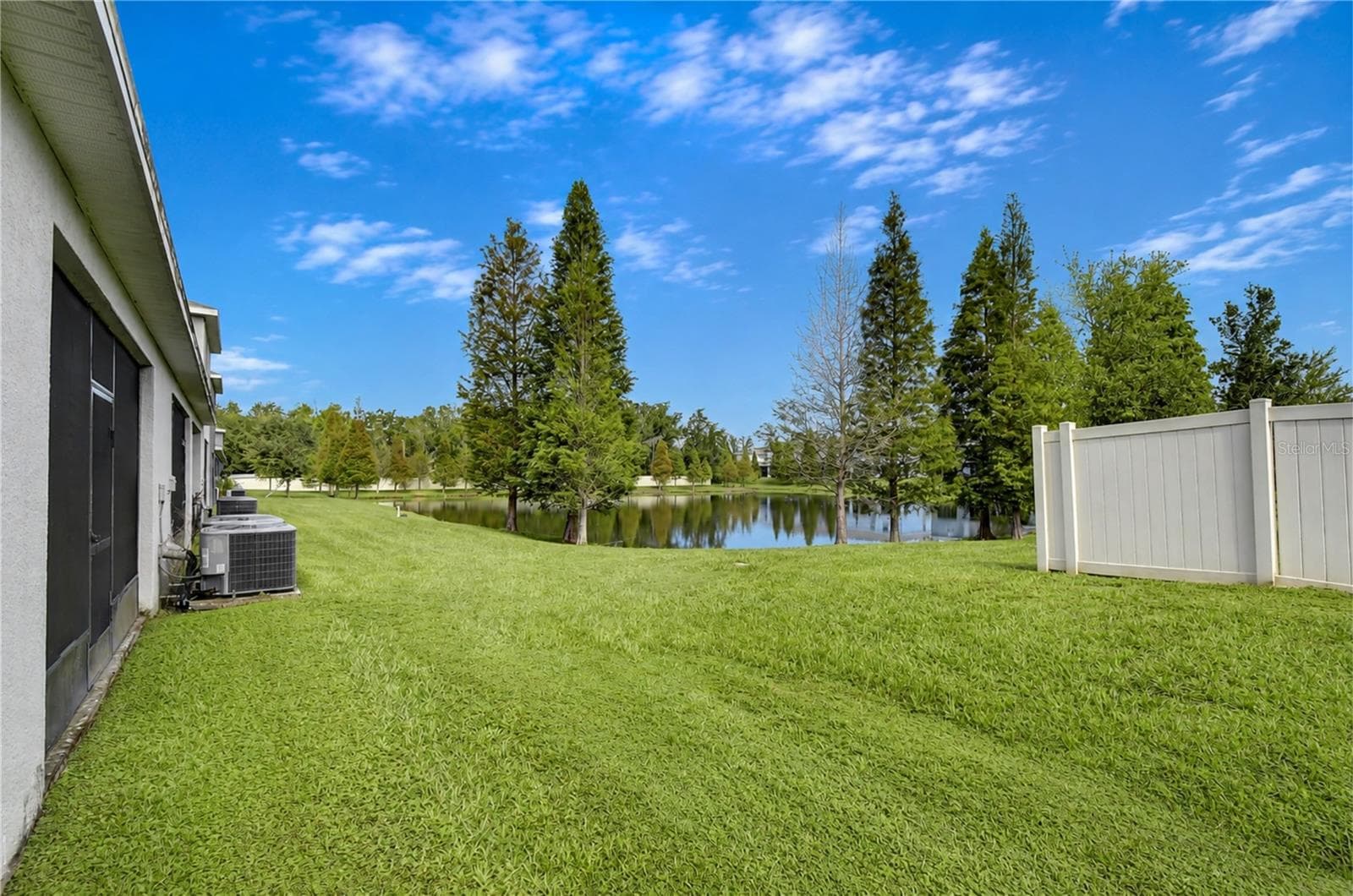 Tranquil water views provide a beautiful and relaxing backdrop - 3326 PLEASANT WILLOW CT, BRANDON