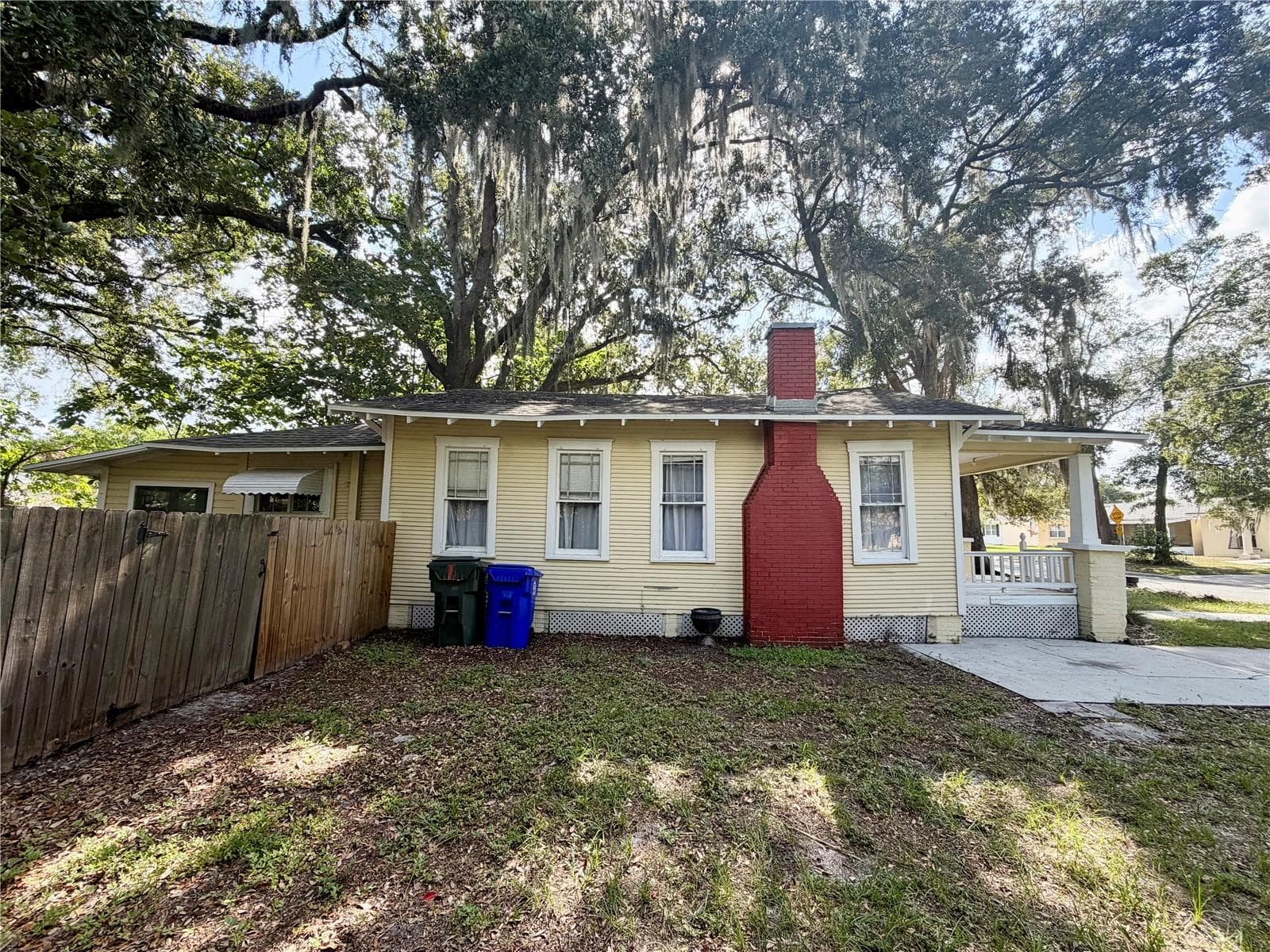 Single Family Residence at 521 YOUNG PL, LAKELAND, photo 9 of 47