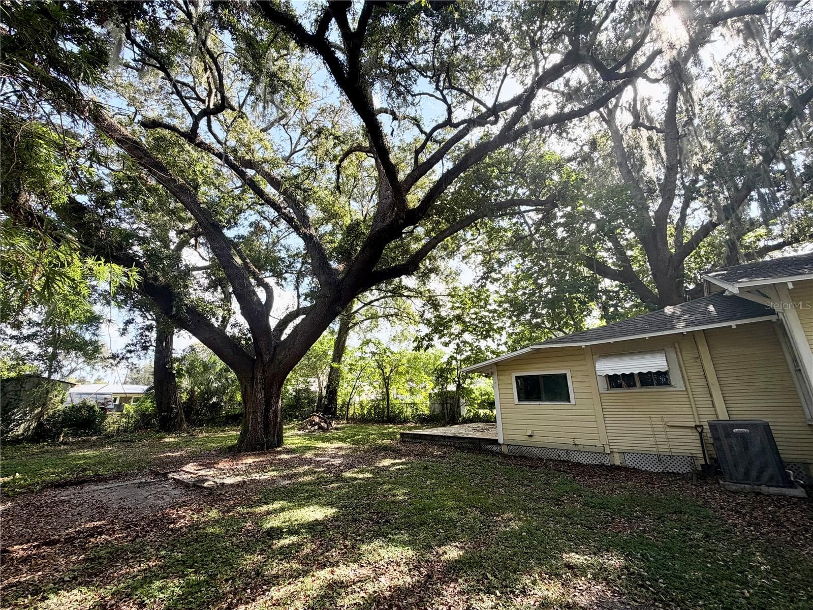 Single Family Residence at 521 YOUNG PL, LAKELAND, photo 10 of 47
