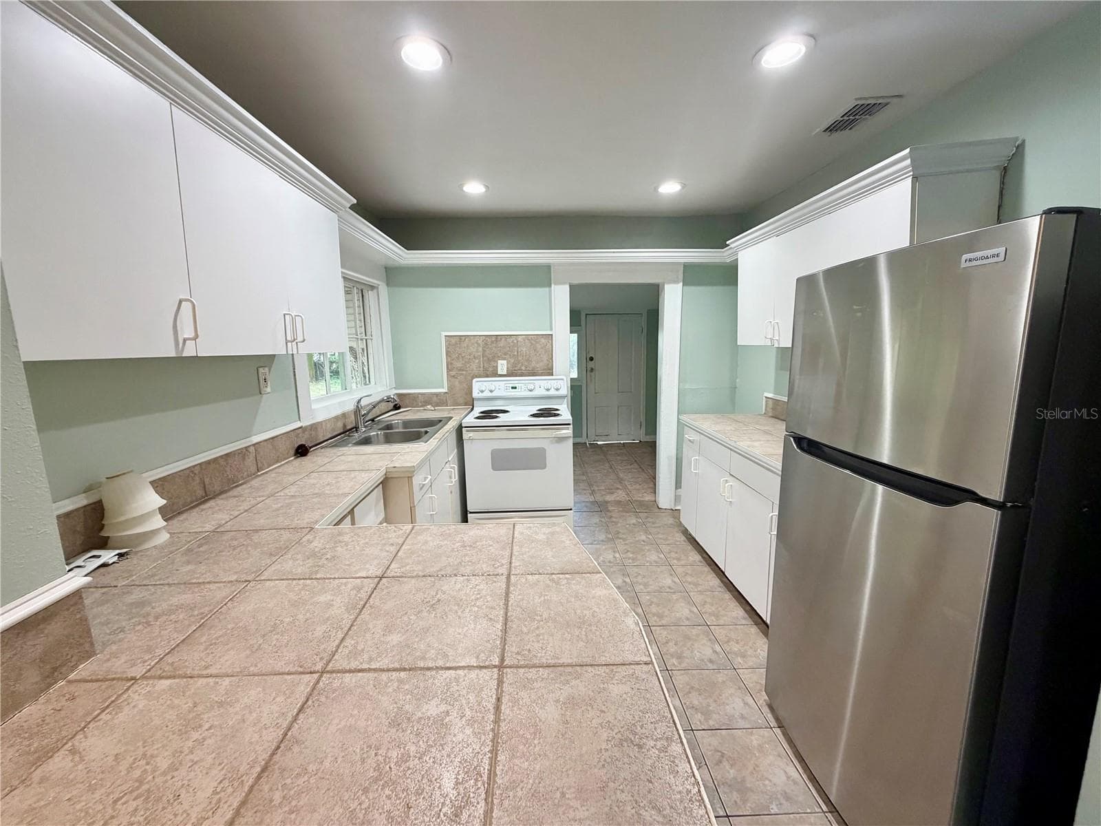 Single Family Residence at 521 YOUNG PL, LAKELAND, photo 27 of 47