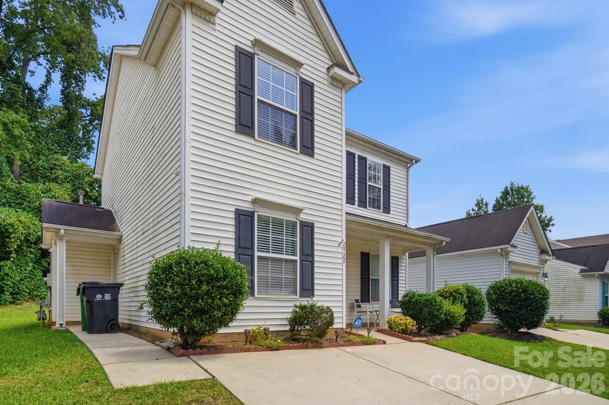 Single Family Residence at 2722 Meadow Knoll Drive, Charlotte, photo 2 of 21