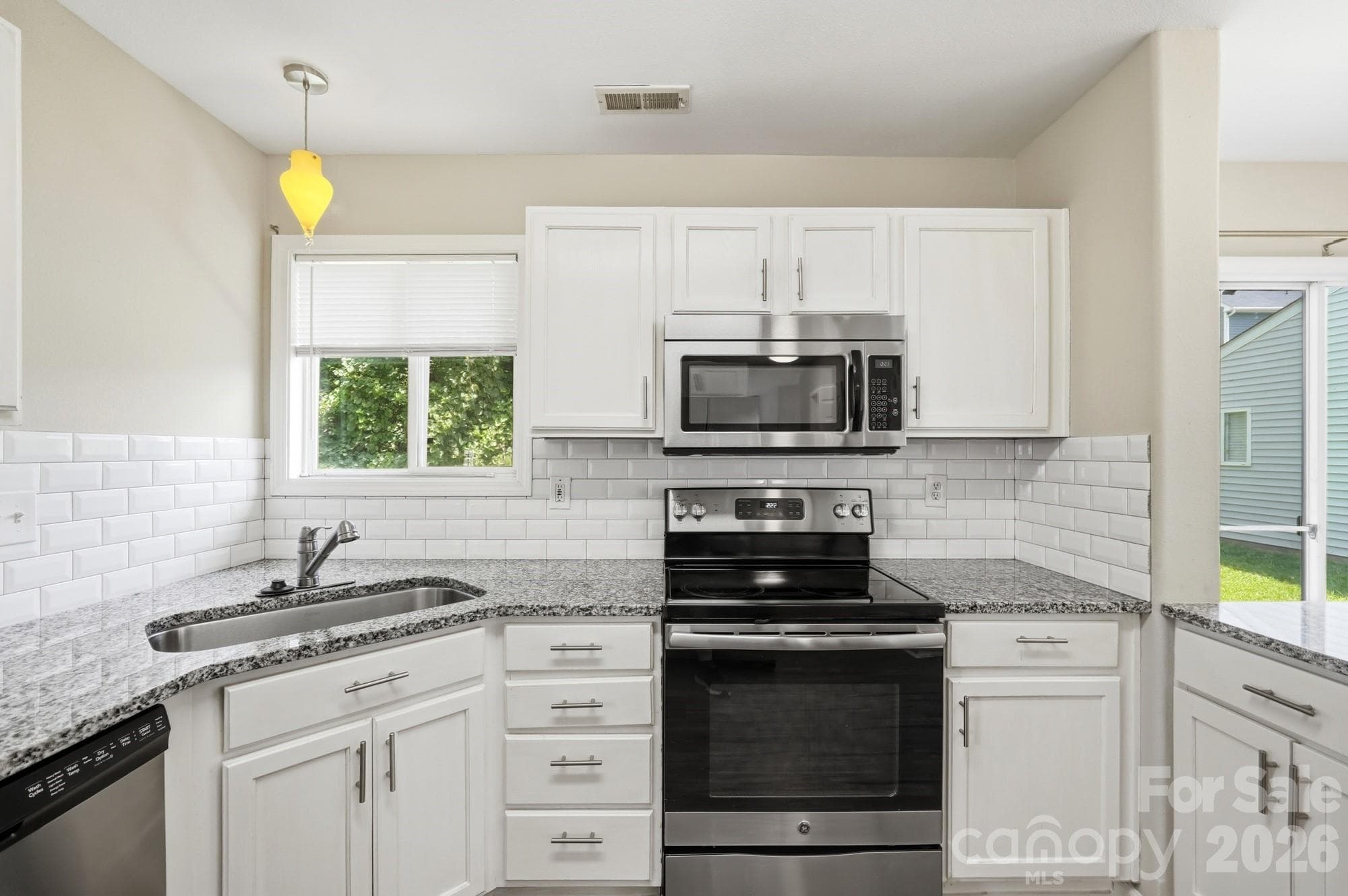 Single Family Residence at 2722 Meadow Knoll Drive, Charlotte, photo 6 of 21