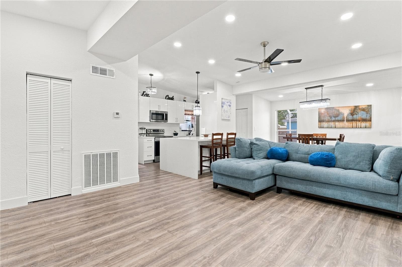Single Family Residence at 21512 EDGEWATER DR, PORT CHARLOTTE, photo 5 of 37