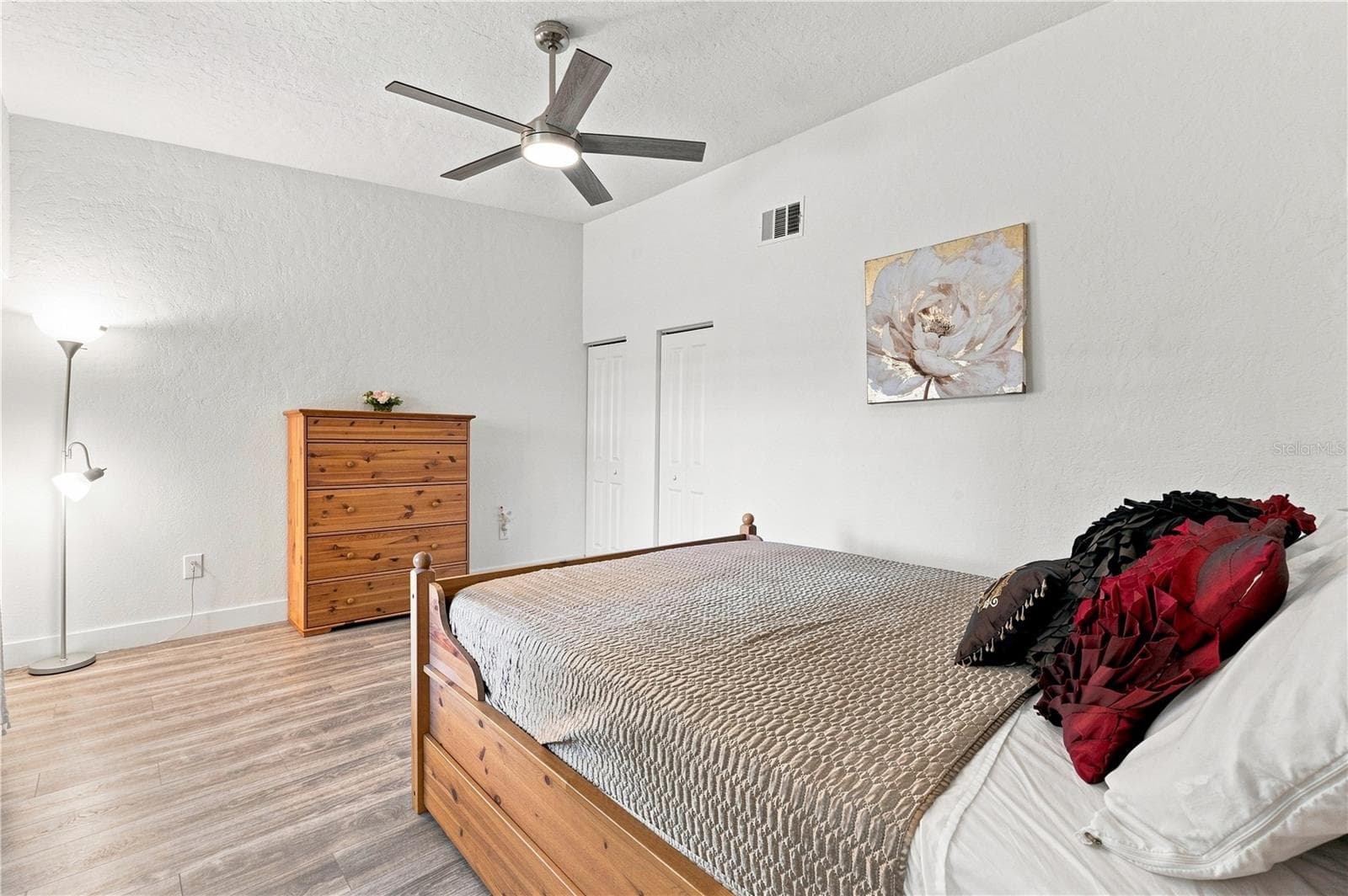Single Family Residence at 21512 EDGEWATER DR, PORT CHARLOTTE, photo 15 of 37