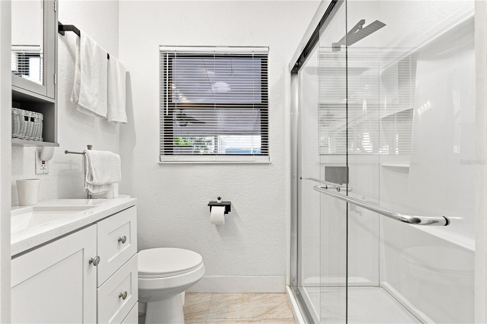 Single Family Residence at 21512 EDGEWATER DR, PORT CHARLOTTE, photo 16 of 37