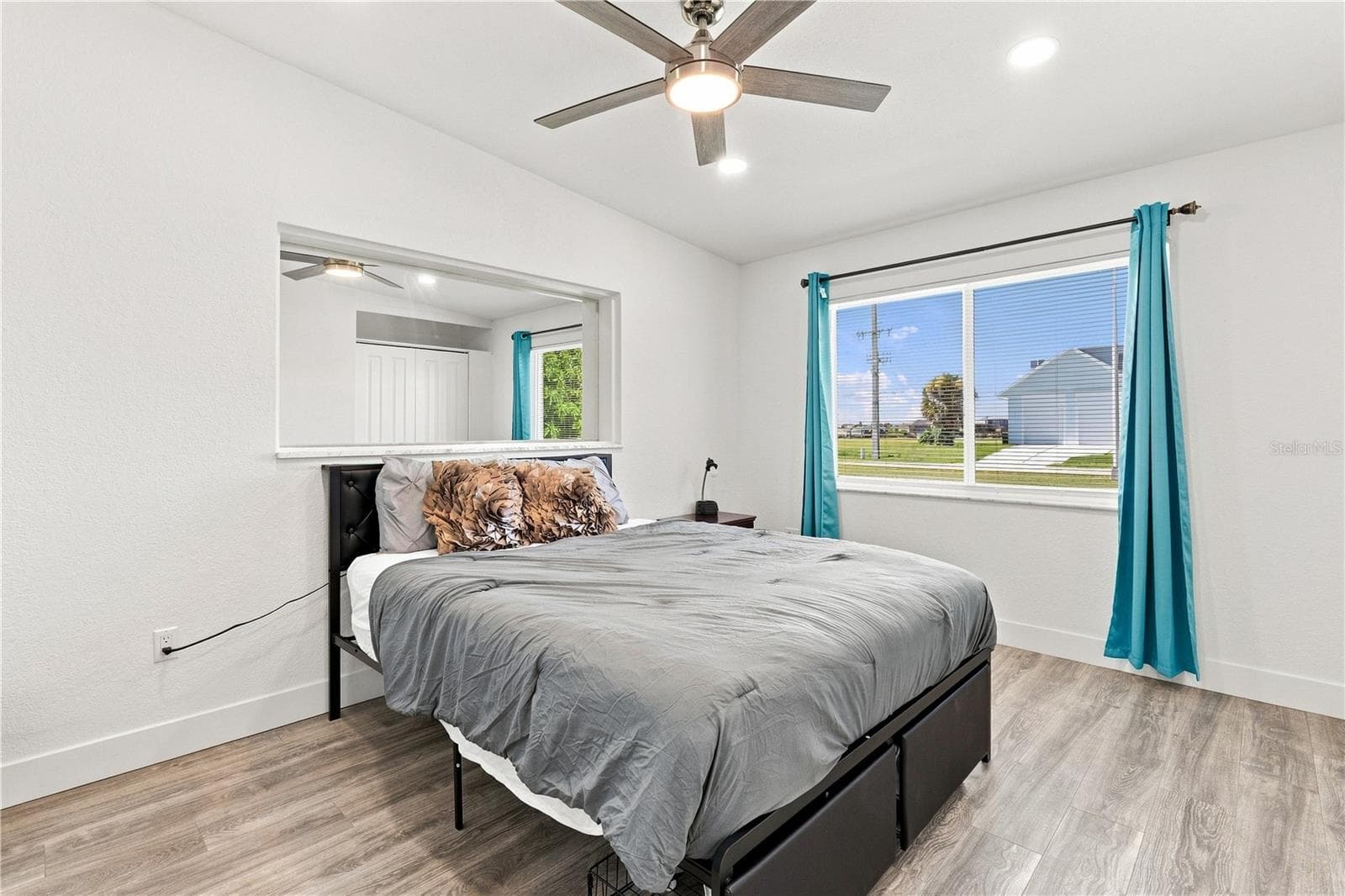 Single Family Residence at 21512 EDGEWATER DR, PORT CHARLOTTE, photo 18 of 37