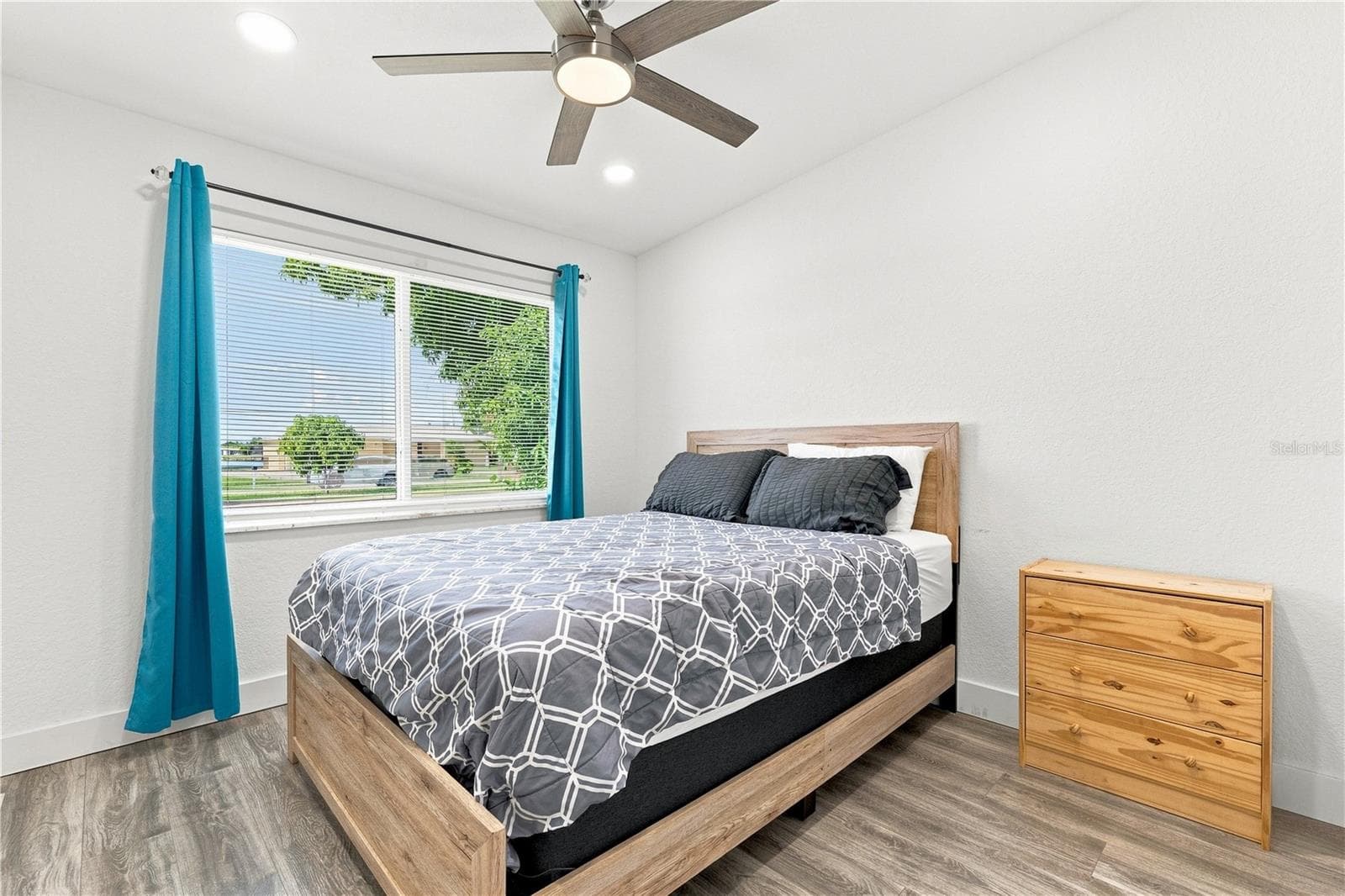 Single Family Residence at 21512 EDGEWATER DR, PORT CHARLOTTE, photo 20 of 37