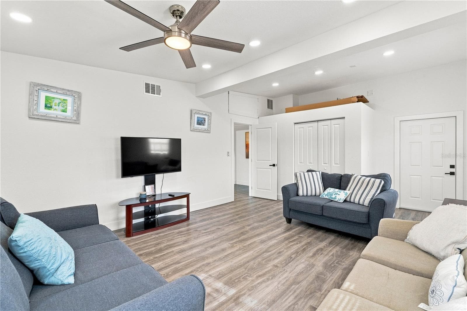 Single Family Residence at 21512 EDGEWATER DR, PORT CHARLOTTE, photo 27 of 37