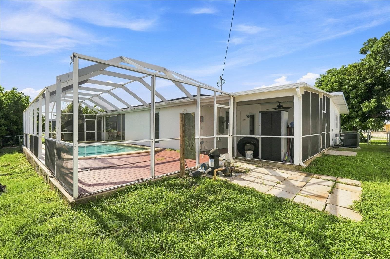 Single Family Residence at 21512 EDGEWATER DR, PORT CHARLOTTE, photo 32 of 37