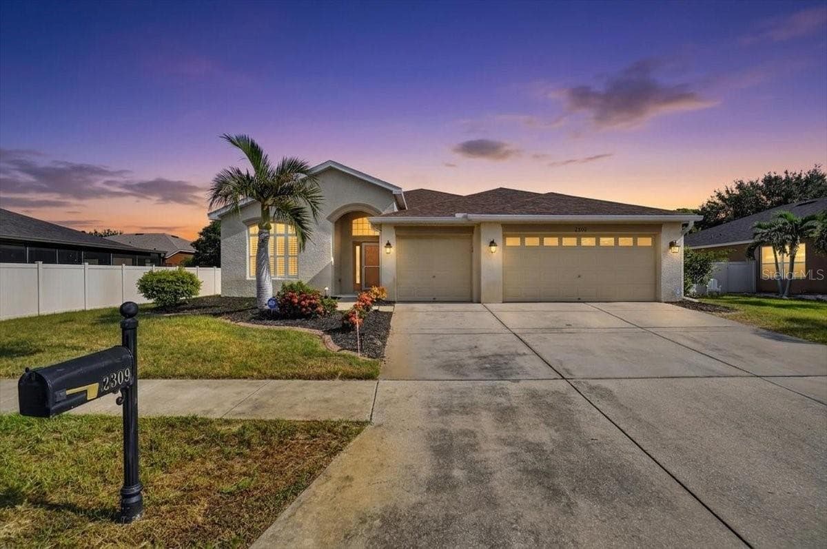 Front with 3 car garage - 2309 SWORDFISH AVE, HOLIDAY