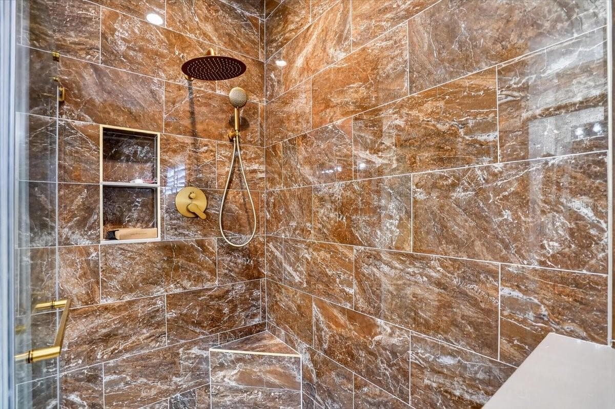 Master bathroom - 2309 SWORDFISH AVE, HOLIDAY