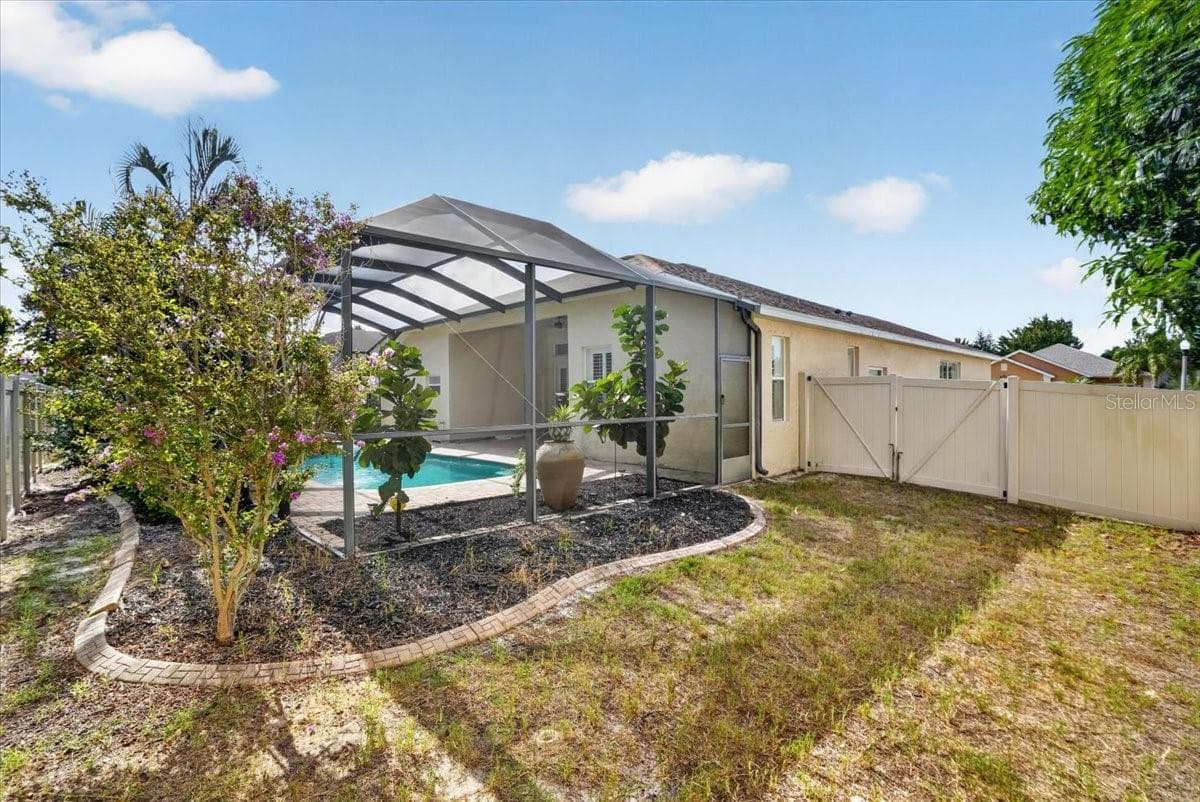 Side with double gate to backyard - 2309 SWORDFISH AVE, HOLIDAY