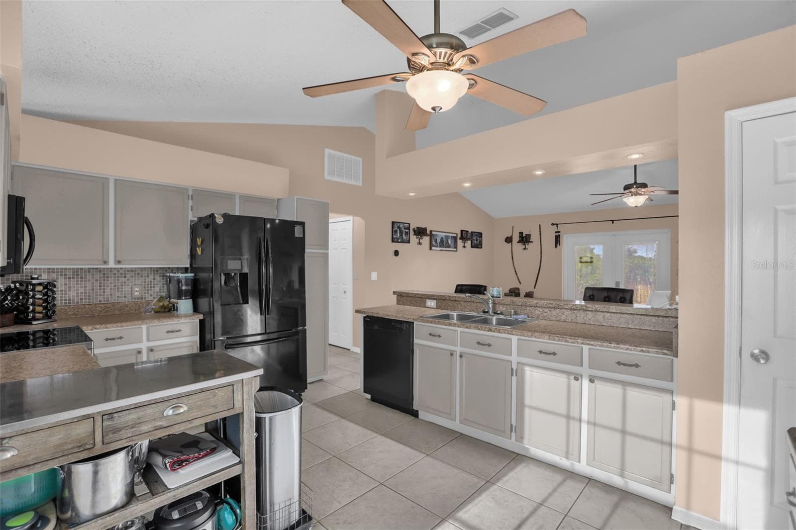 Single Family Residence at 418 GROVEPARK DR, DAVENPORT, photo 6 of 28