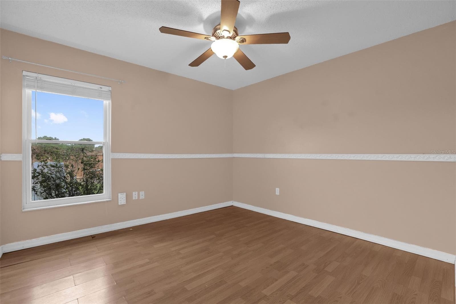 Single Family Residence at 418 GROVEPARK DR, DAVENPORT, photo 14 of 28