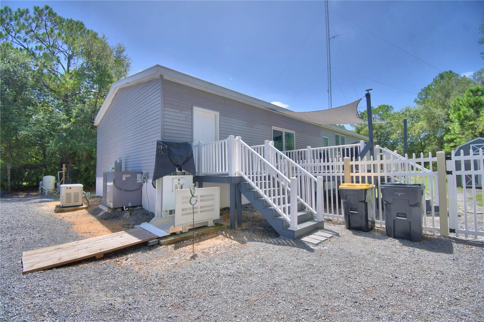 Manufactured Home at 2497 US HIGHWAY 98 W, FROSTPROOF, photo 42 of 51