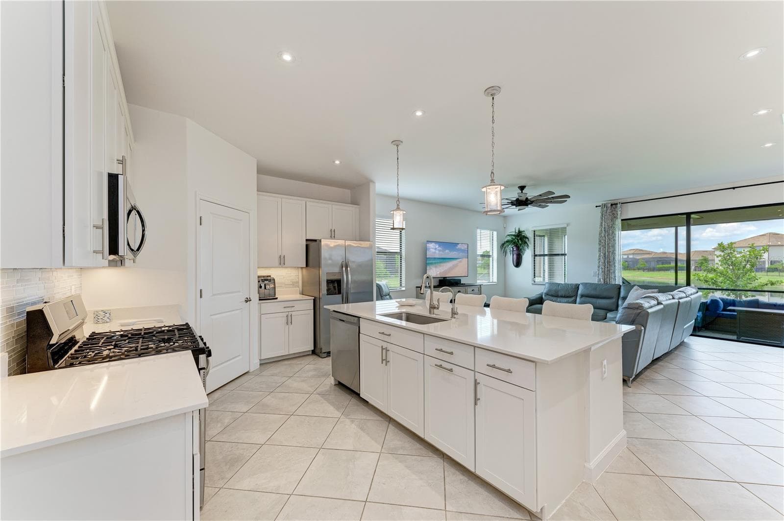 Single Family Residence at 5212 BLUE CRUSH ST, LAKEWOOD RANCH, photo 10 of 66