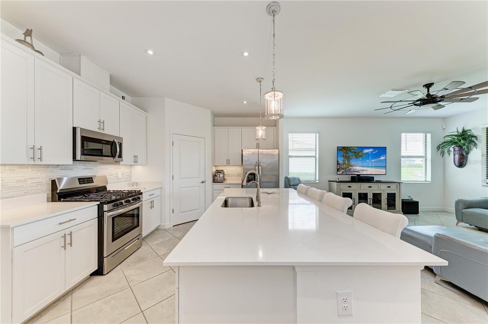Single Family Residence at 5212 BLUE CRUSH ST, LAKEWOOD RANCH, photo 11 of 66