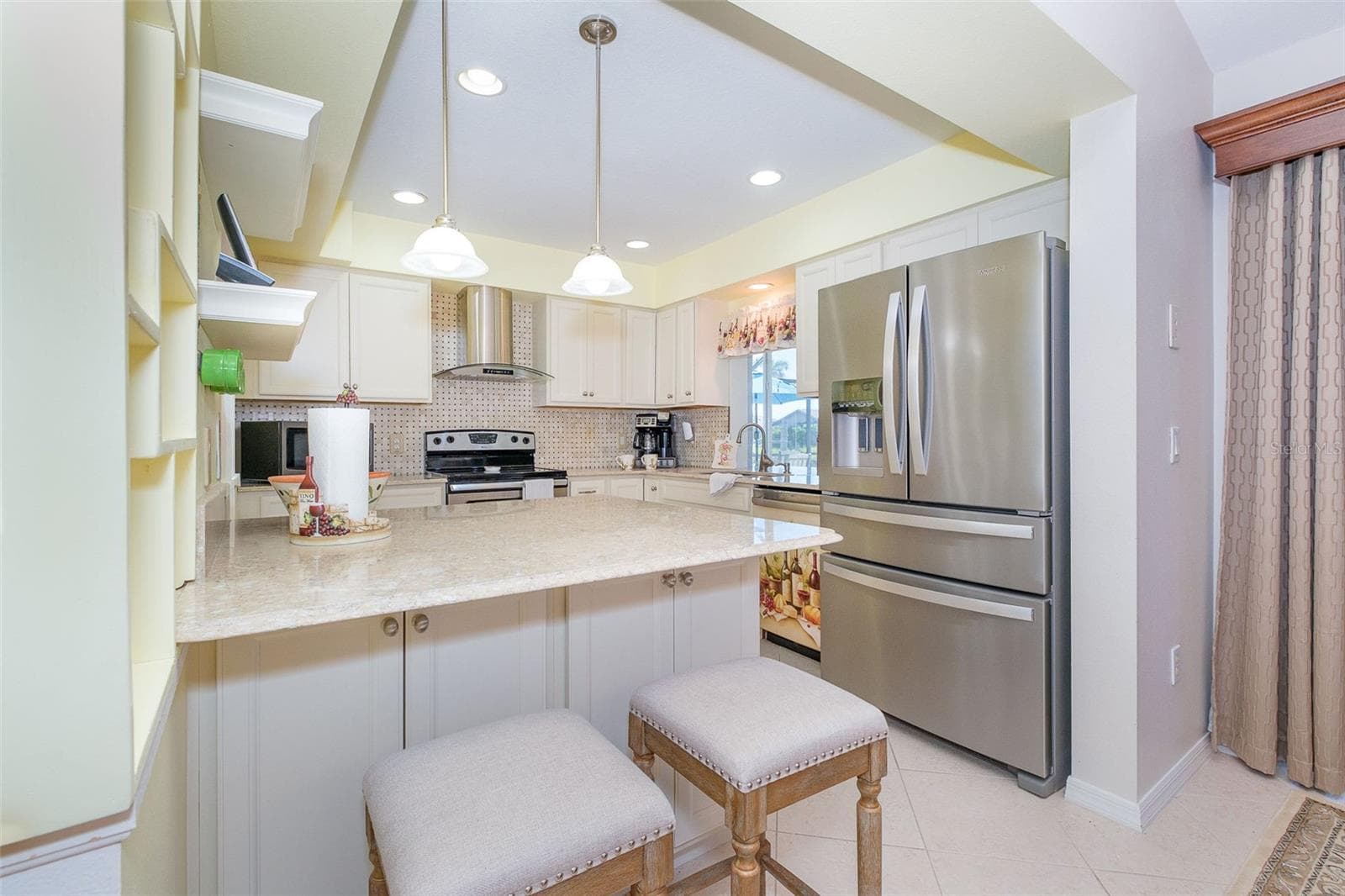 Breakfast bar in kitchen - 9296 ARRID CIR, PORT CHARLOTTE