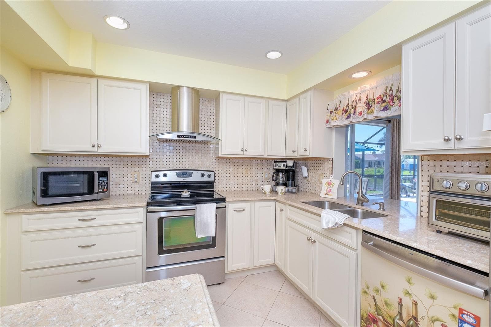 Stainless steel appliances - 9296 ARRID CIR, PORT CHARLOTTE