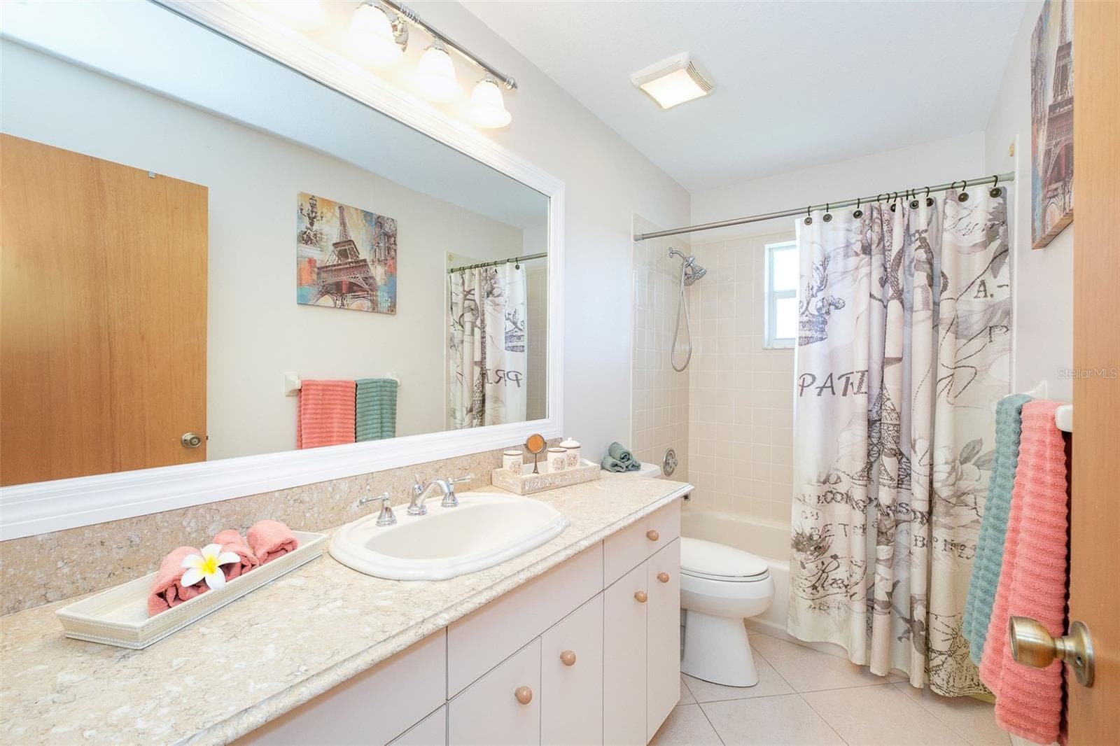 Guest bathroom w/tub & shower - 9296 ARRID CIR, PORT CHARLOTTE