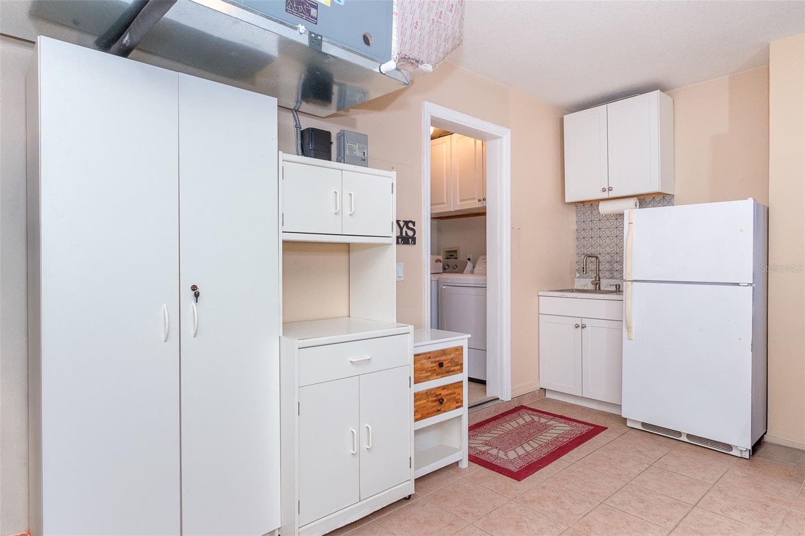 Bonus room w/sink & refrigerator - 9296 ARRID CIR, PORT CHARLOTTE