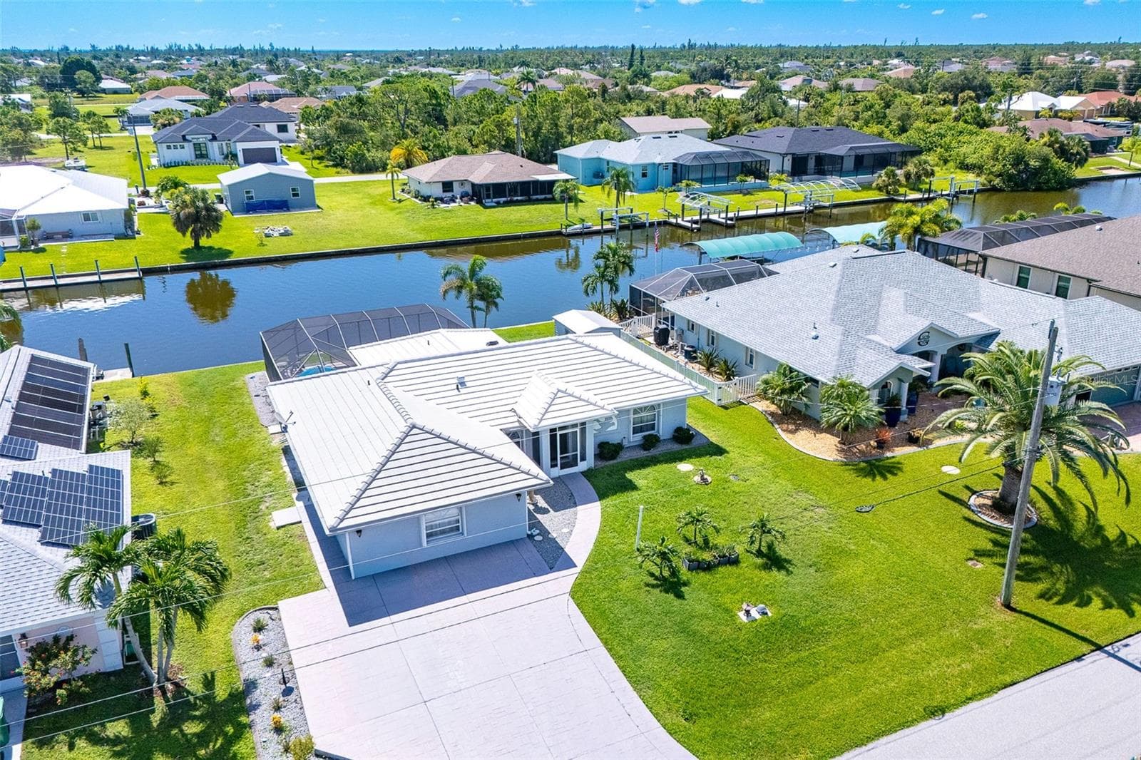 Extra concrete driveway pad - 9296 ARRID CIR, PORT CHARLOTTE