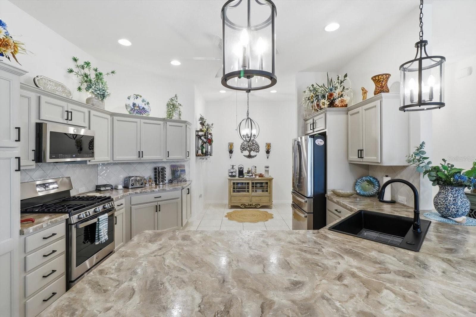 Single Family Residence at 7634 FRANK DIPIETRO DR DR, THE VILLAGES, photo 19 of 43