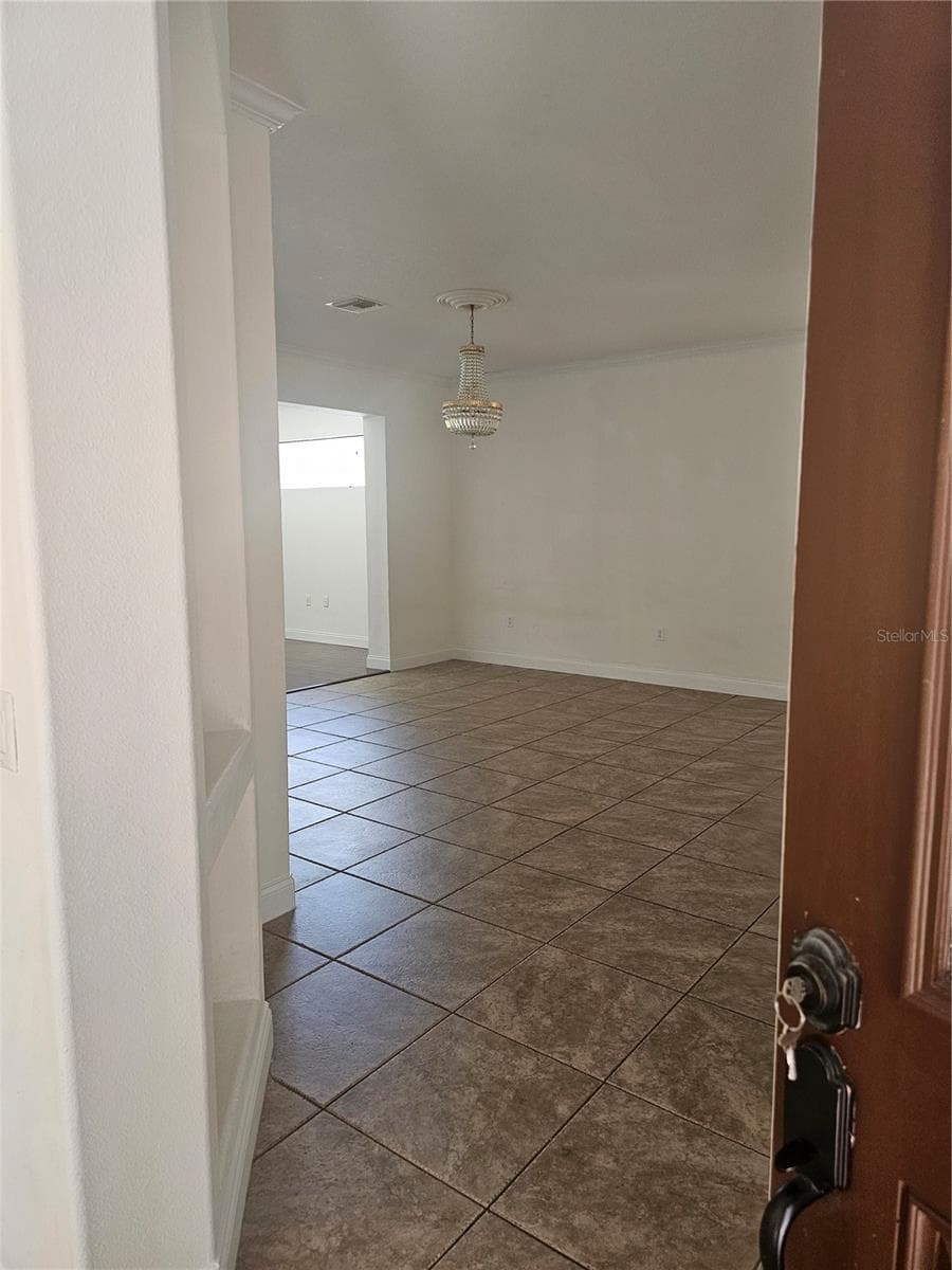 Family room right of entrance - 33116 IRONGATE DR, LEESBURG