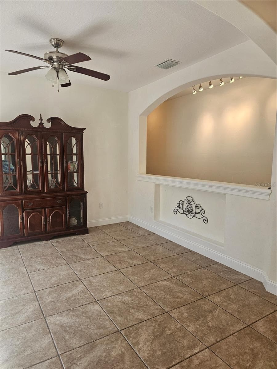 Dining room left of entrance - 33116 IRONGATE DR, LEESBURG