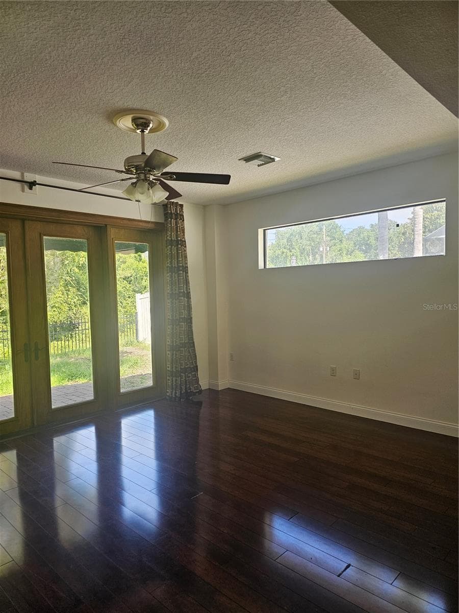 Single Family Residence at 33116 IRONGATE DR, LEESBURG, photo 42 of 95