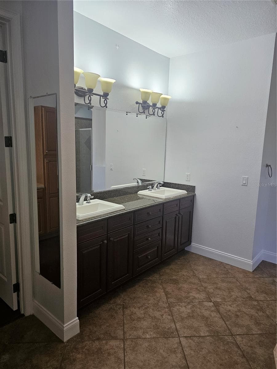 Single Family Residence at 33116 IRONGATE DR, LEESBURG, photo 58 of 95