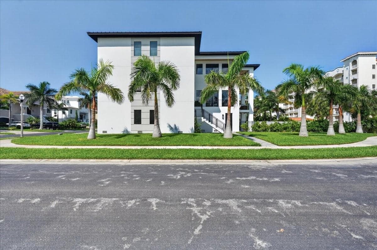 Single Family Residence at 116 WIMBLEDON CT, REDINGTON SHORES, photo 5 of 60