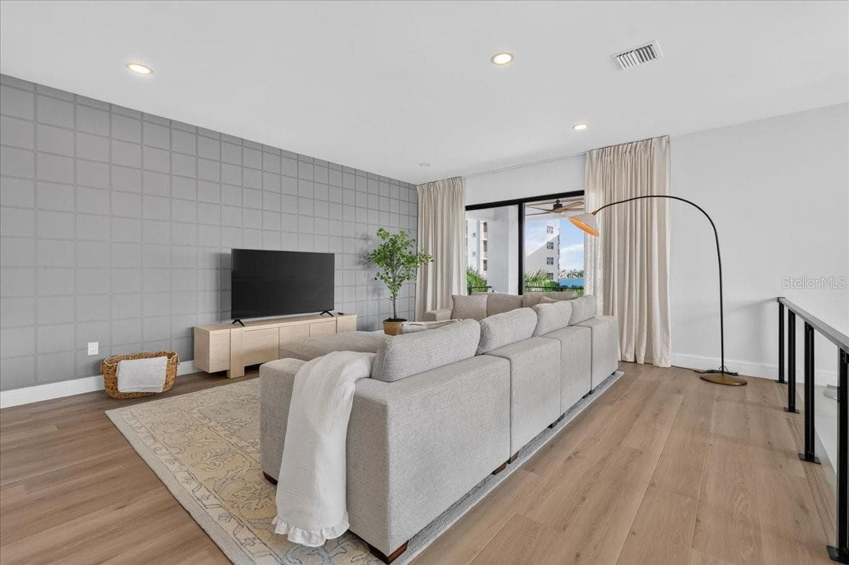 Loft for Master bedroom - 116 WIMBLEDON CT, REDINGTON SHORES