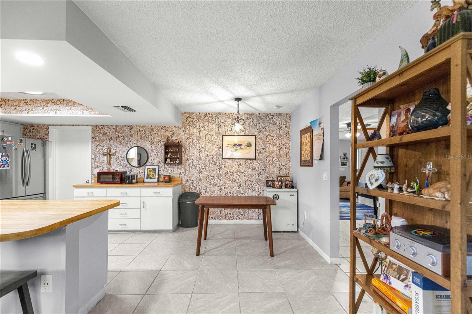 Another view of the dining nook and its connection to the kitchen. - 2170 W DORAL CT, CITRUS SPRINGS