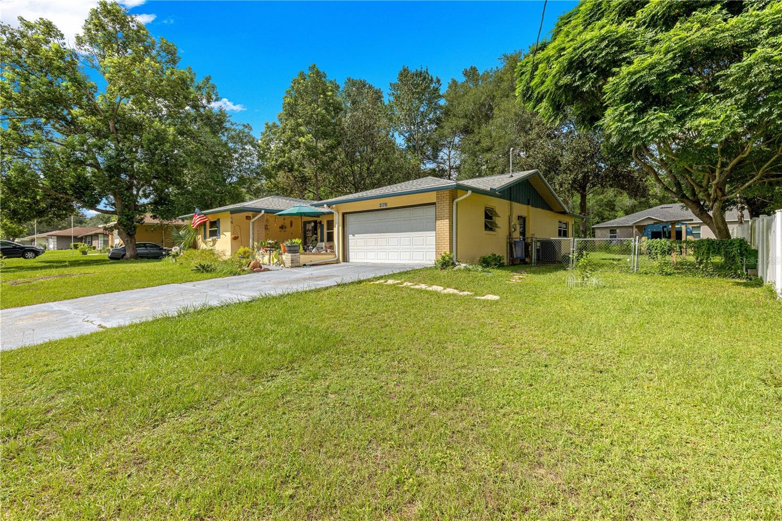 Another front angle showing the garage, driveway and lawn. - 2170 W DORAL CT, CITRUS SPRINGS