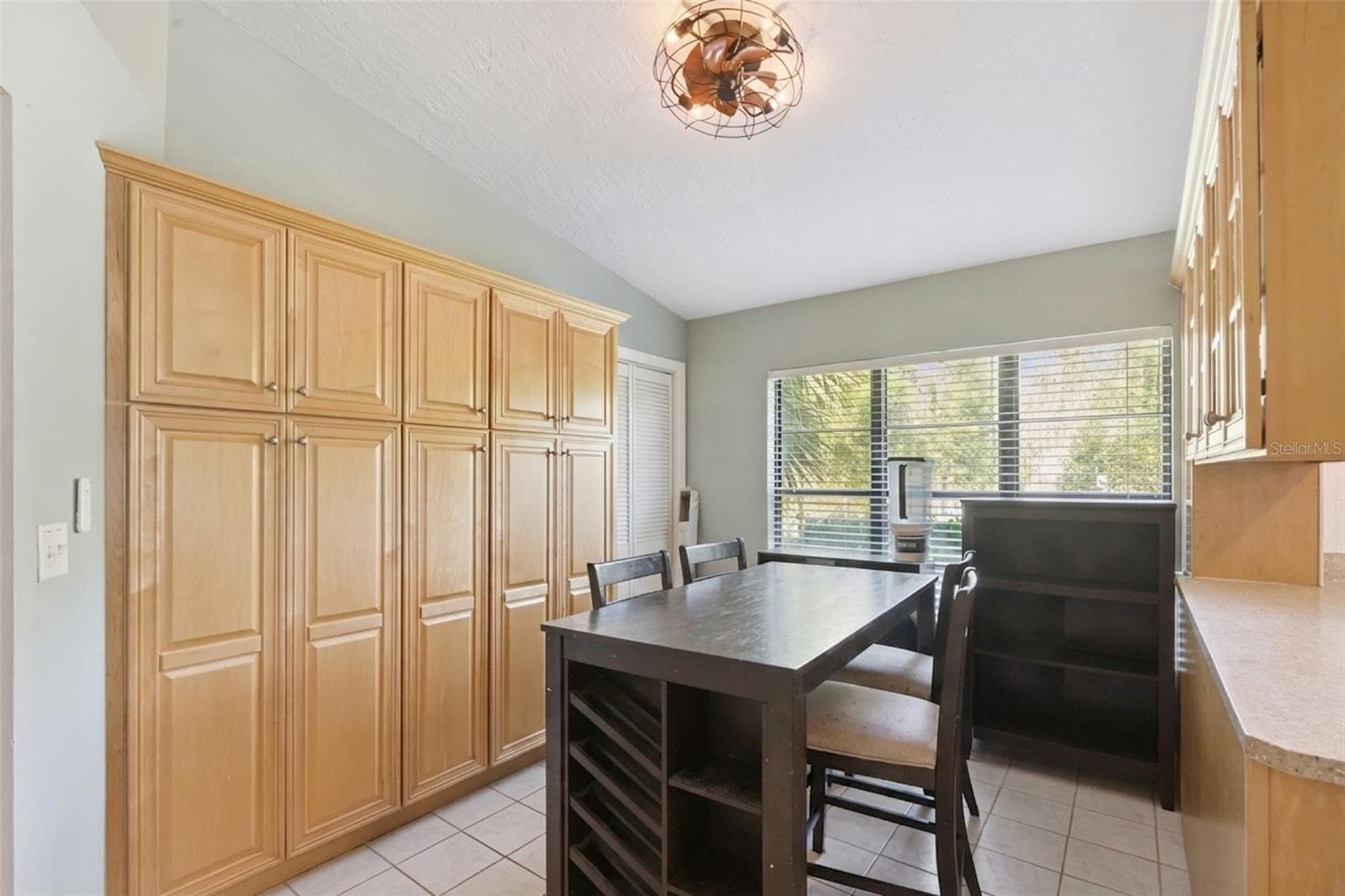 Extra space off the kitchen with plenty of cabintry for storage and room for a craft or breakfast table. - 25 LAKEWOOD CSWY, WINTER HAVEN