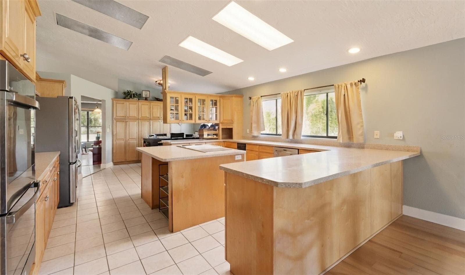 A great kitchen for entertaining! - 25 LAKEWOOD CSWY, WINTER HAVEN