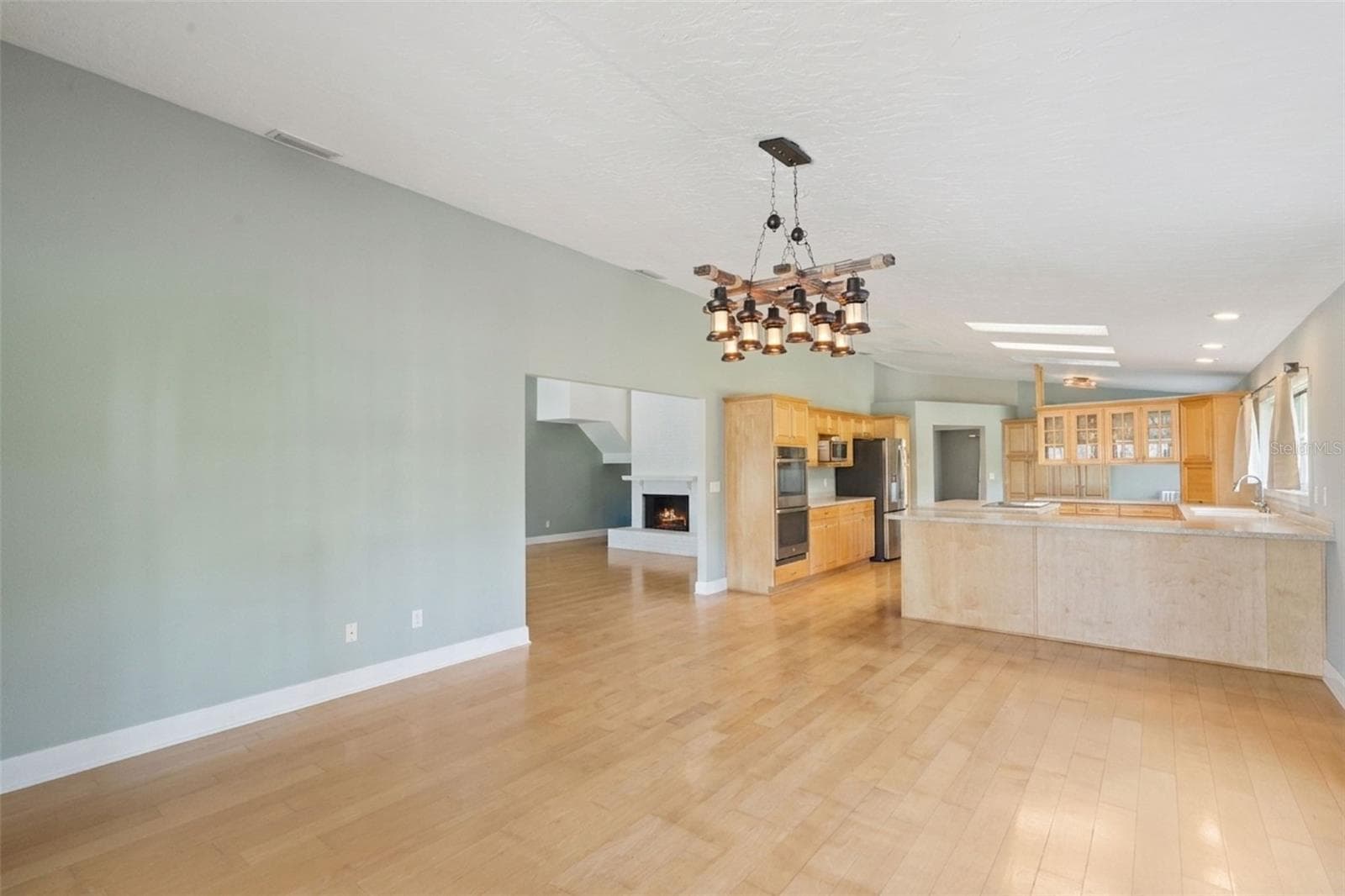 Large dining room space off of the kitchen and looking into the family room. - 25 LAKEWOOD CSWY, WINTER HAVEN