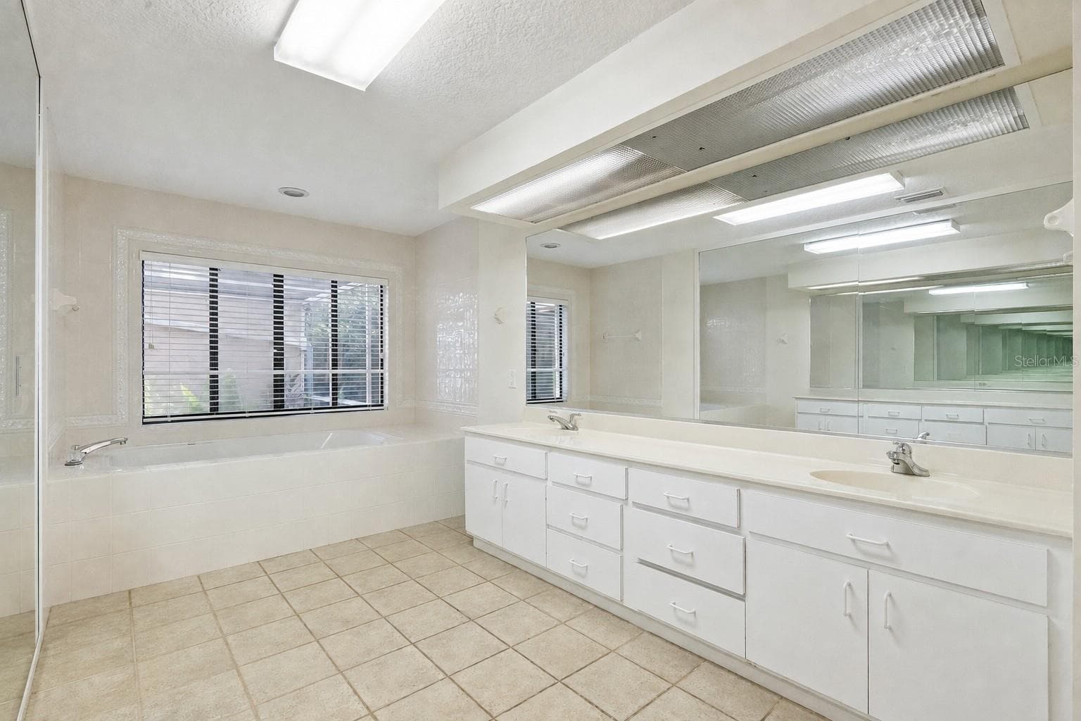 Primary Bath also features private room with walk in shower. - 25 LAKEWOOD CSWY, WINTER HAVEN