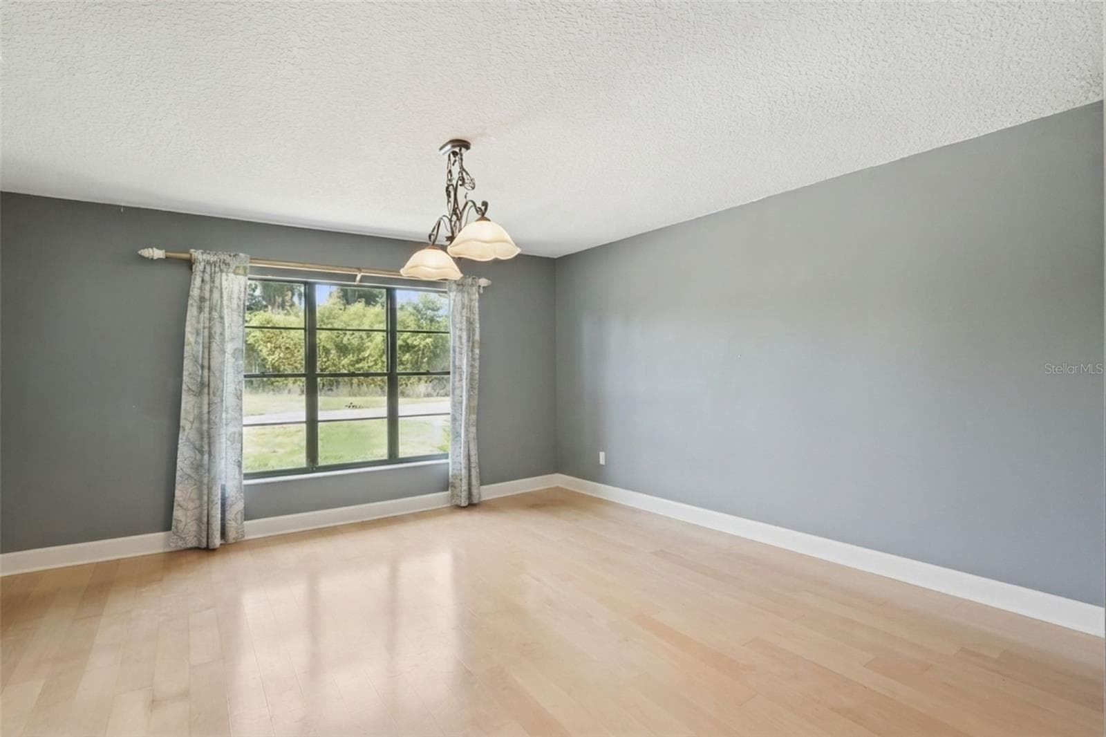 Flexible den/office/living room space downstairs. - 25 LAKEWOOD CSWY, WINTER HAVEN