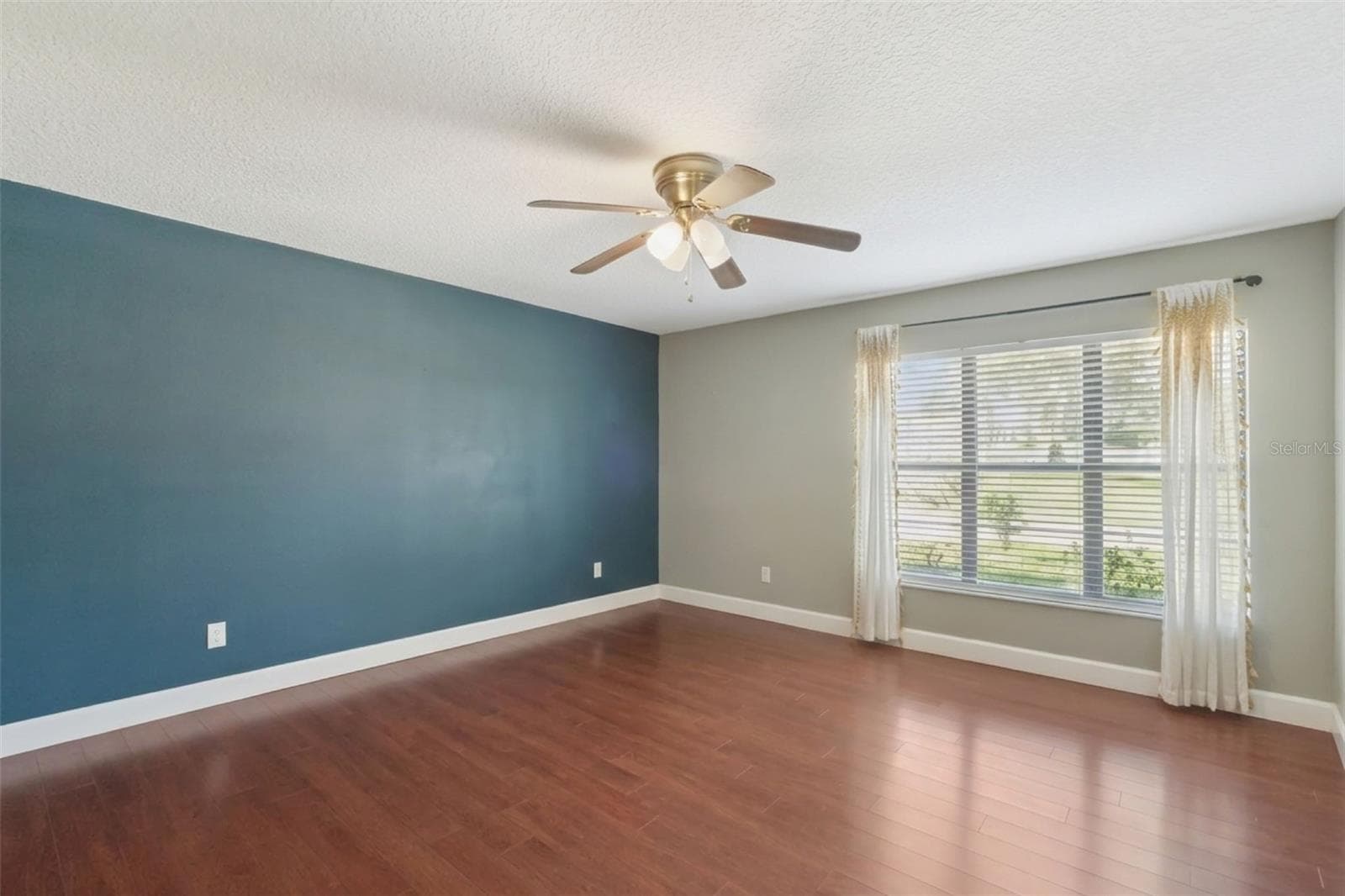 Downstairs secondary bedroom. - 25 LAKEWOOD CSWY, WINTER HAVEN