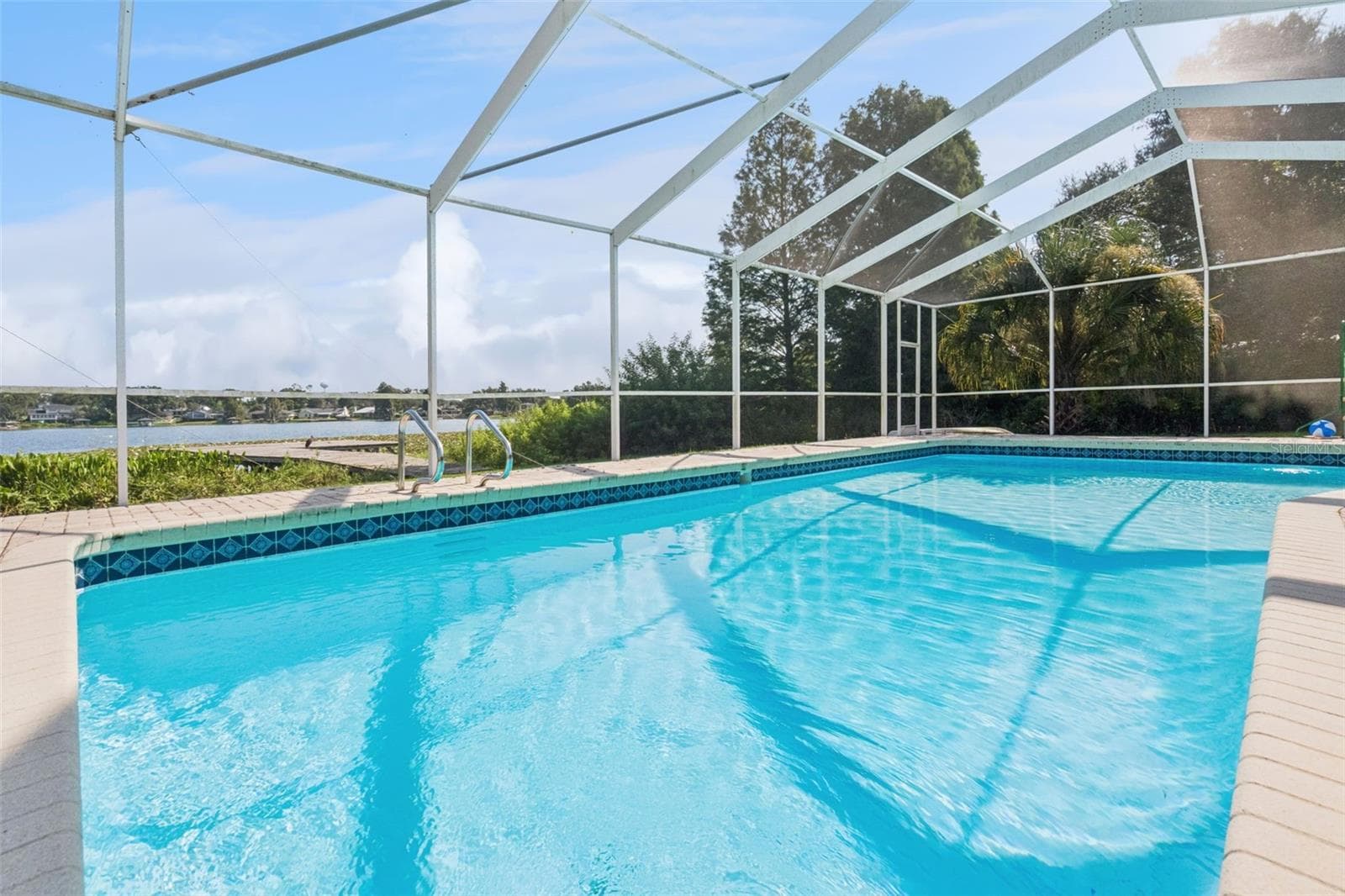 Pool overlooks Lake Link. - 25 LAKEWOOD CSWY, WINTER HAVEN