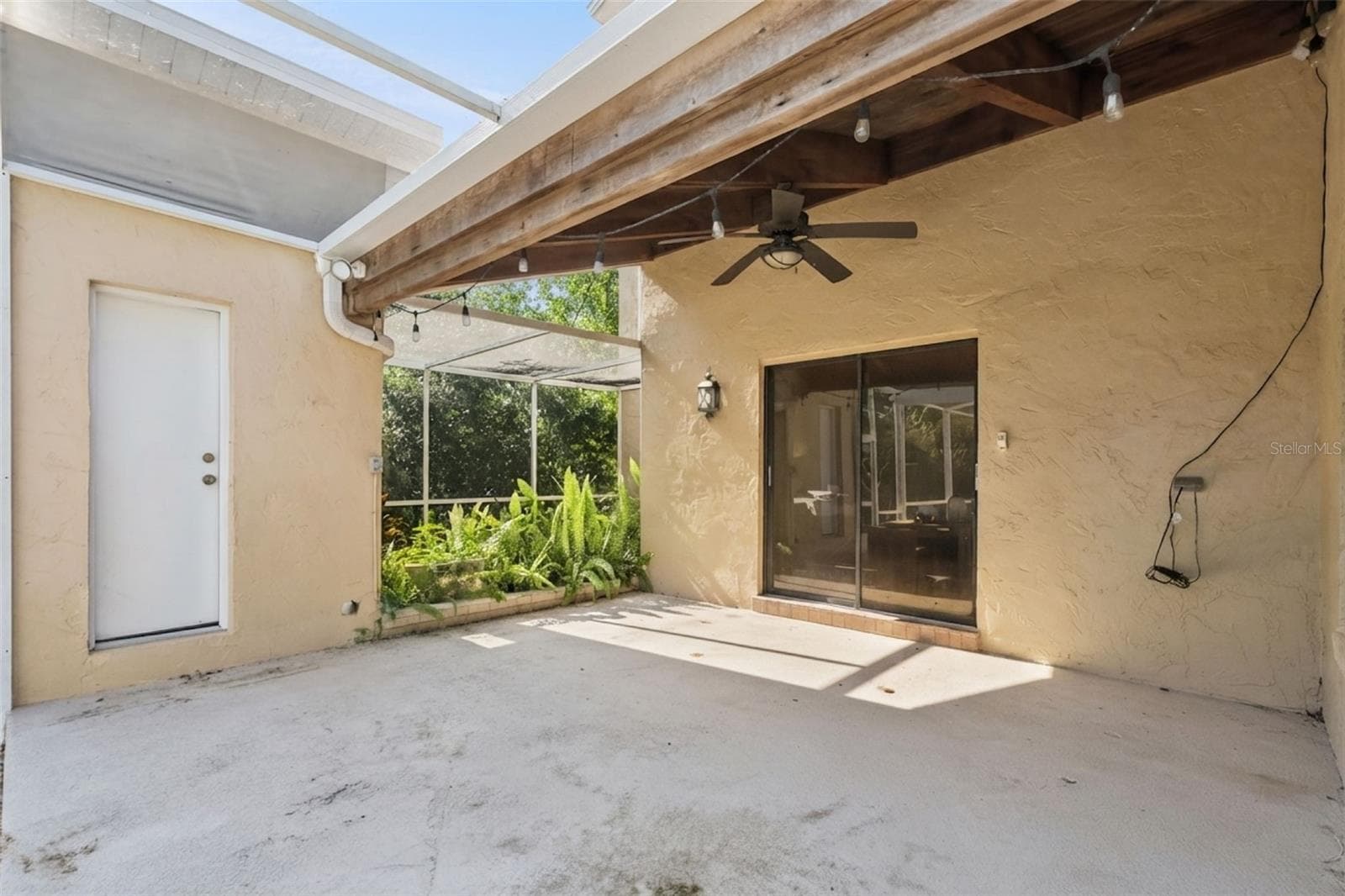 Door to outside pool bath. Screened in gardening area. Covered patio area with entry to the primary suite through glass sliders. - 25 LAKEWOOD CSWY, WINTER HAVEN