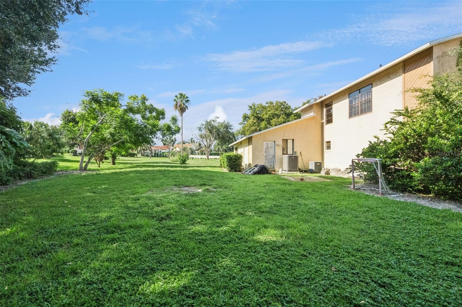 Side yard view - access door to the workshop. - 25 LAKEWOOD CSWY, WINTER HAVEN