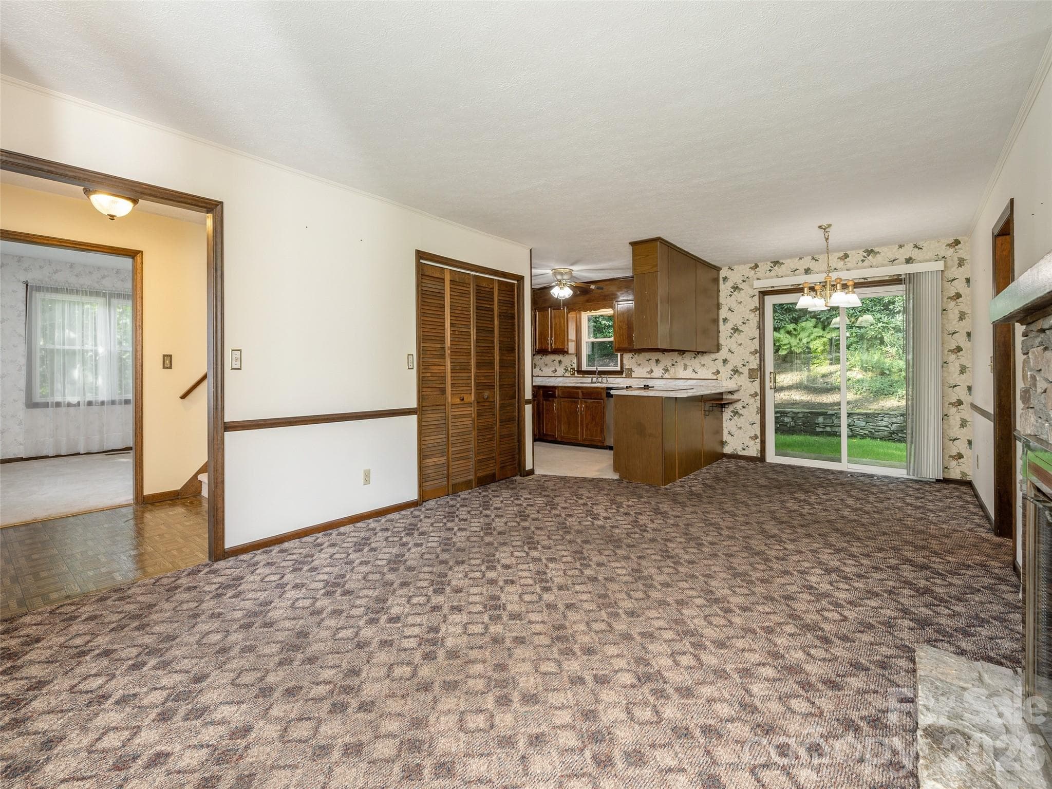 Single Family Residence at 211 Ginseng Lane, Hendersonville, photo 10 of 38