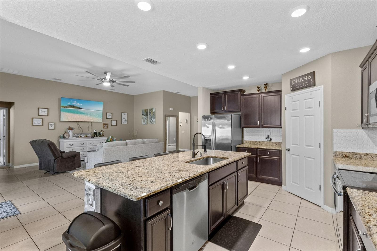 Single Family Residence at 394 BLUE LAKE CIR, KISSIMMEE, photo 5 of 26